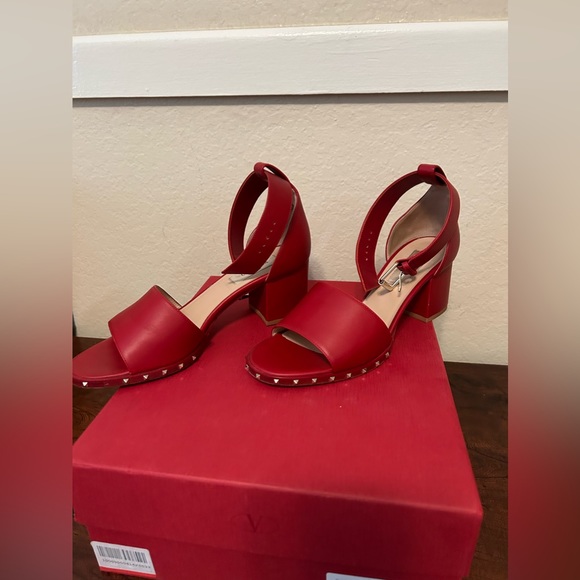 Valentino Garavani Sandals - Picture 4 of 8